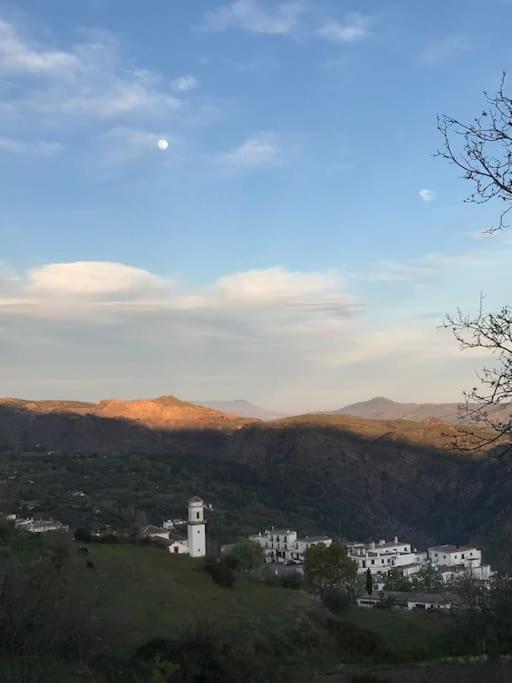 La Casa Rural De Paco Y Ana Pitres Eksteriør billede